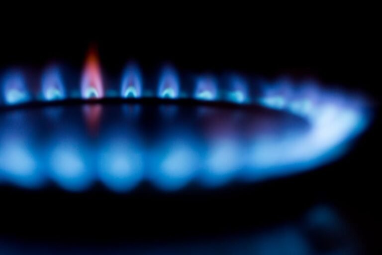 Gas - Photo by Torsten Dettlaff on Pexels